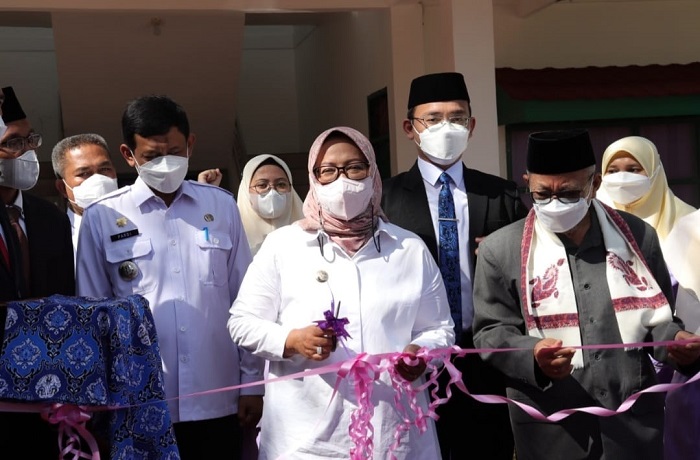 Bupati Bogor Ade Yasin Kunjungi Pesantren Darunnajah Cipining Dukung Program Kesehatan