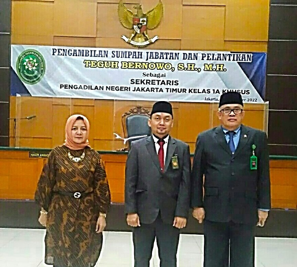 Tito Suhud Lantik Sekretaris PN Jakarta Timur 