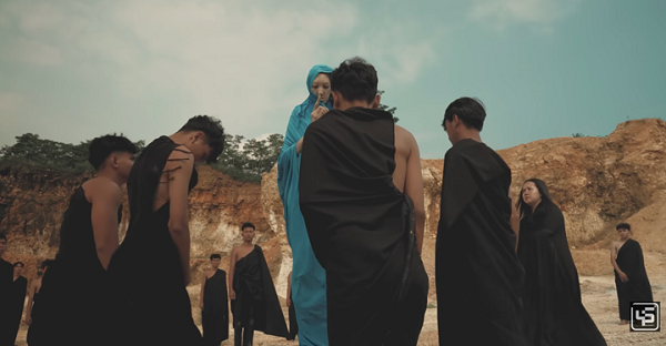 HEBOH! Content Creator Tiktok Bongkar Misteri Audio Visual Cita Rahayu yang Mencekam! Still-Cut-MV-Niscaya-Nirkala22.png