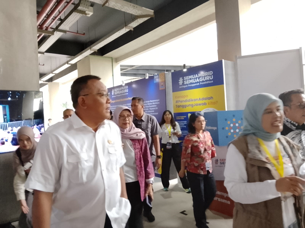 menteri_klhk_di_dampingi_najela_sihab.png