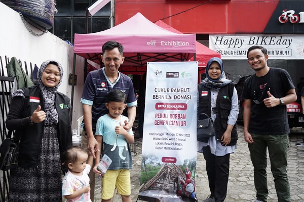 Simpati Gempa Cianjur, Dompet Dhuafa Bersama Deft Barber dan Rodalink Gelar Cukur Seikhlasnya