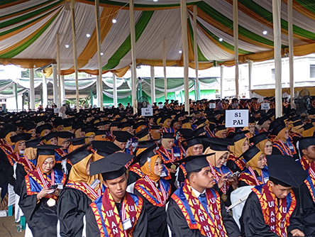 Uninur Lampung Wisuda 1.076 Lulusan  