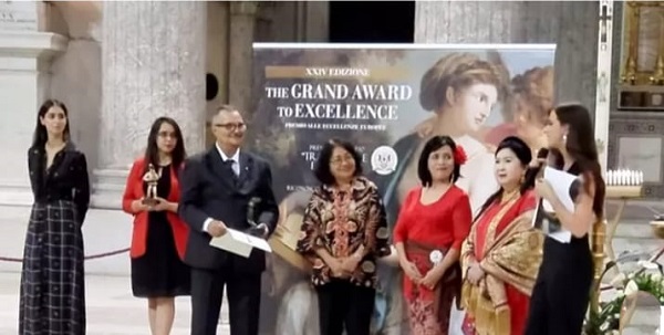Dr.Hj Chandra Motik Yusup S,H..MSc  Harumkan Indonesia Kembali Raih  Penghargaan Internasional.