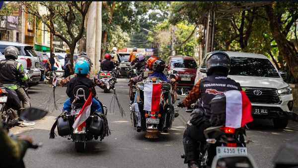 Anak Motor Bersatu Support Gerakan Lintang Nusa,Merdeka Berkendara, Merdeka Berbagi