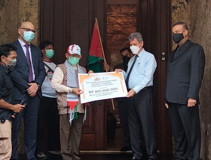 Pekan Solidaritas Palestina, AWG Salurkan Donasi Bantuan Musim Dingin