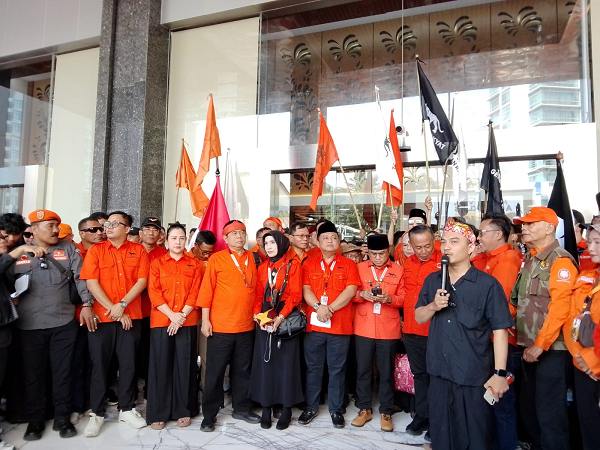 Ribuan Kader Padati Kemenkumham, Partai Gerakan Rakyat Resmi Daftarkan Legalitas Partai