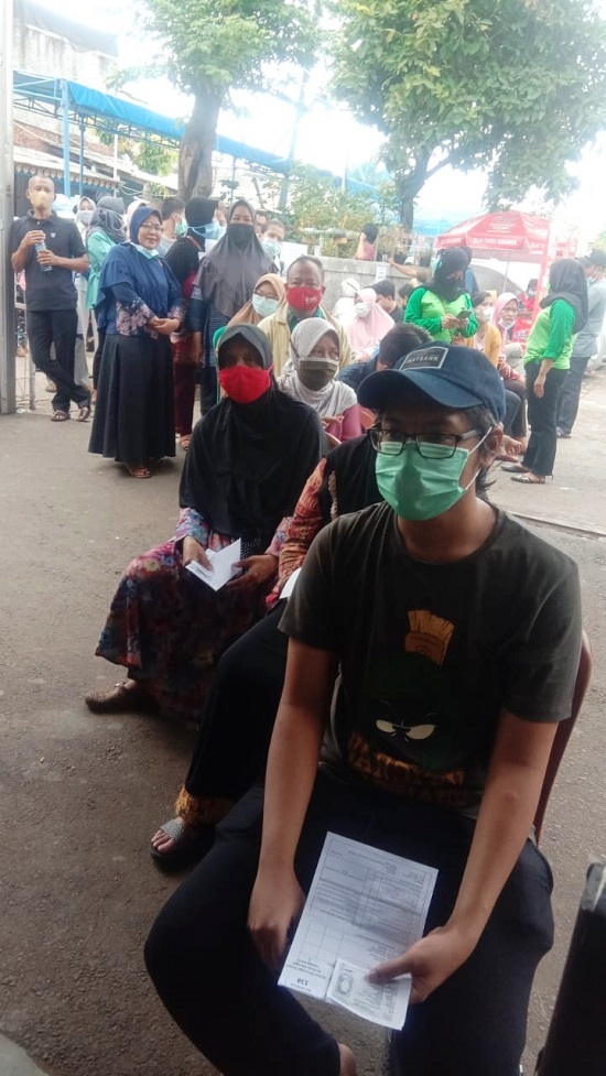 Vaksinasi tahap 3 berlangsung di RW 012 Kelurahan Jatinegara Kecamatan Cakung Jakarta Timur